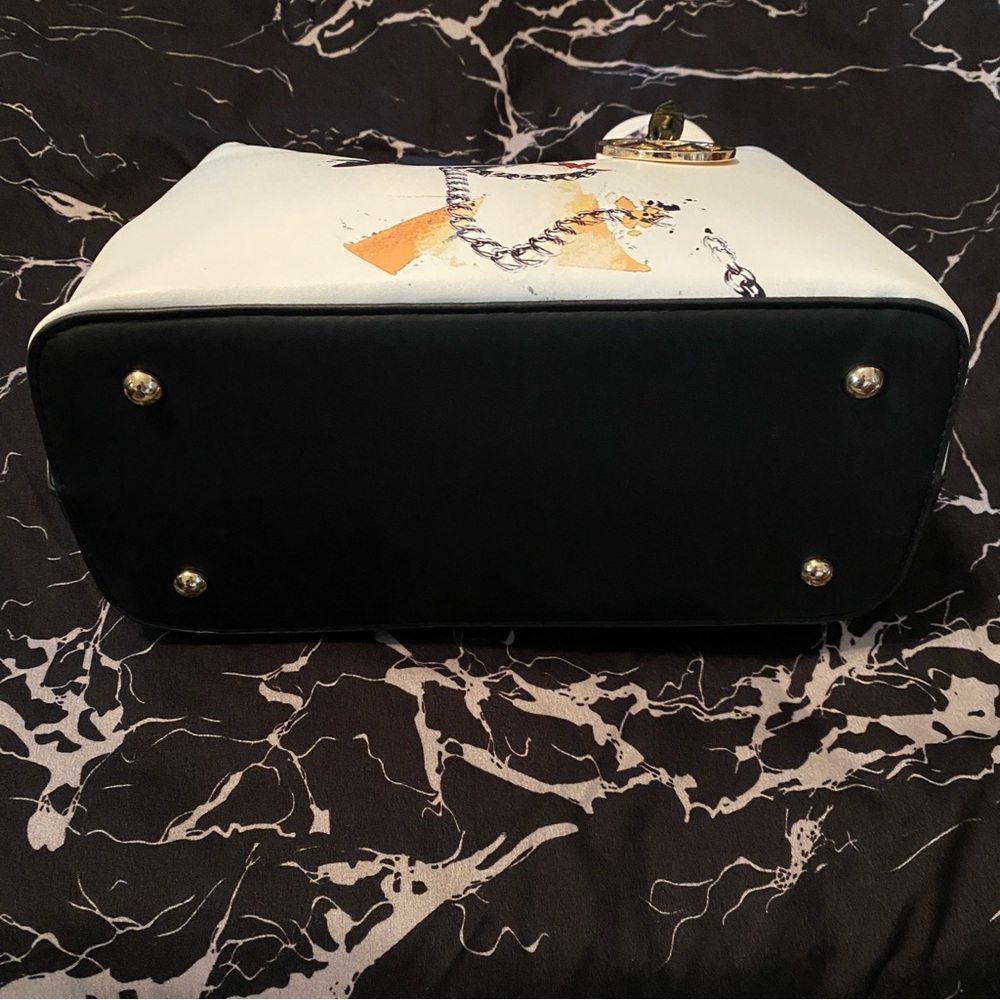 👜 Fashion City Girl Pleather Handbag - Picture 10 of 10